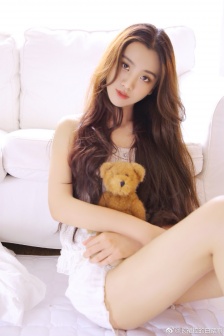 《公天天吃我奶躁我》免费